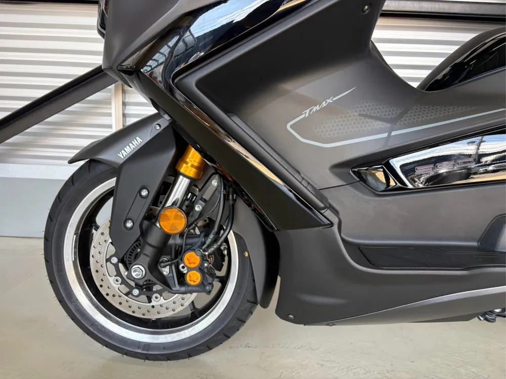 Yamaha T-Max560T 2026, серый, чёрный, фото 9