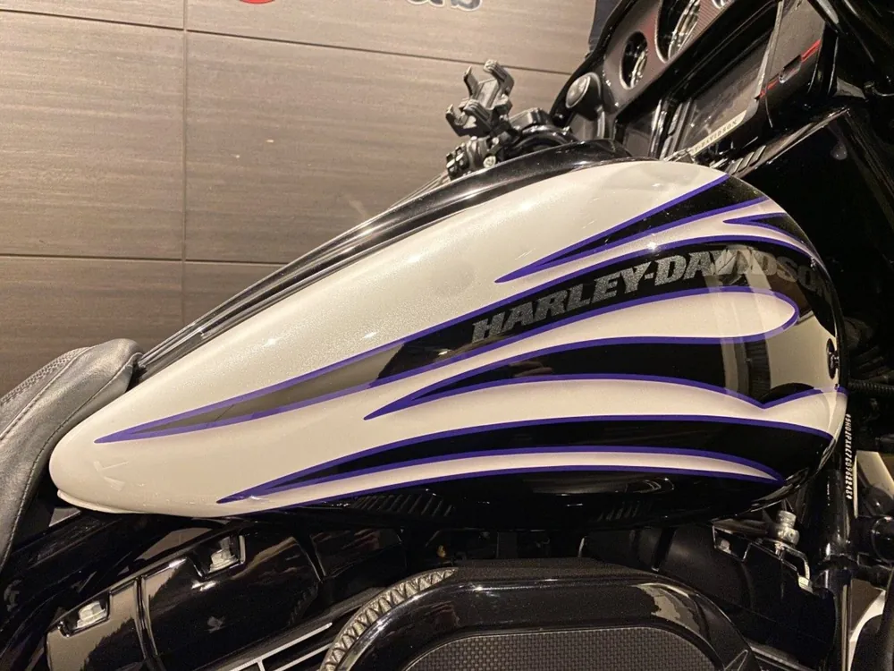 Harley-Davidson FLHXSE1800CVO 2016, white / black, фото 5