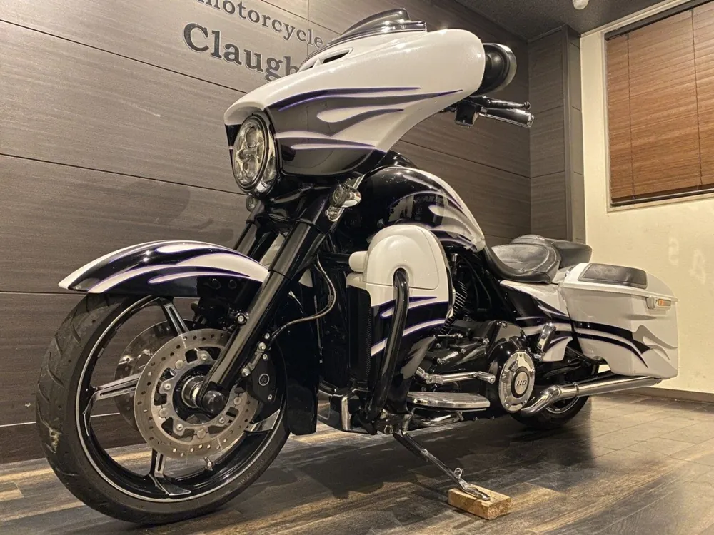 Harley-Davidson FLHXSE1800CVO 2016, white / black, фото 8