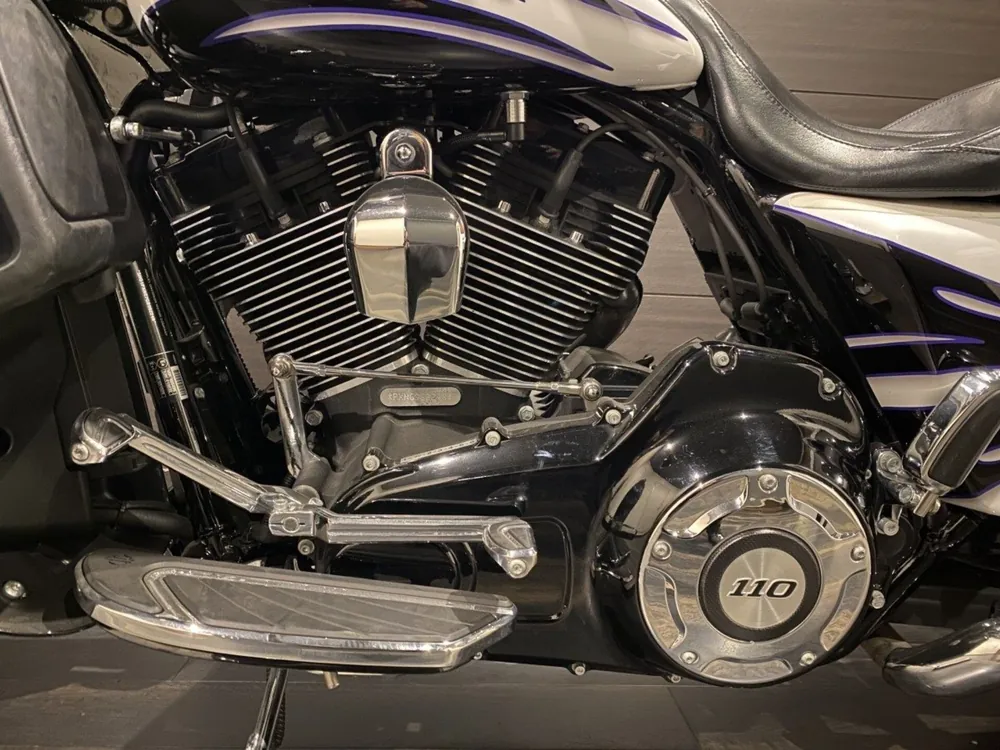 Harley-Davidson FLHXSE1800CVO 2016, white / black, фото 10