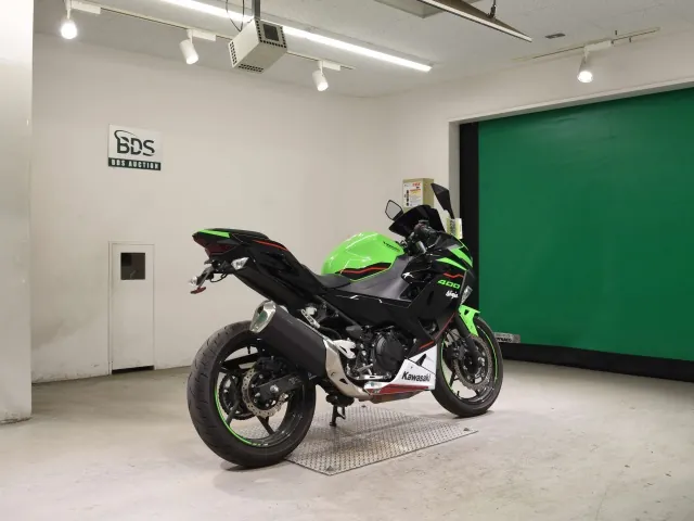 Kawasaki Ninja 400 2021, black | green, фото 5