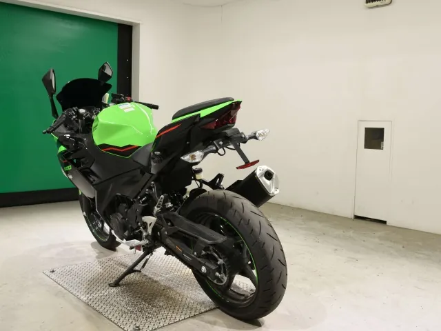 Kawasaki Ninja 400 2021, black | green, фото 6