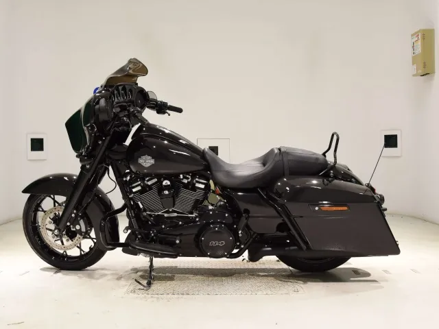 Harley-Davidson FLHXS1870 2023, чёрный, фото 2