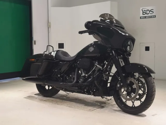 Harley-Davidson FLHXS1870 2023, чёрный, фото 3