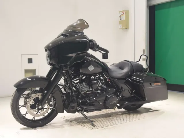 Harley-Davidson FLHXS1870 2023, чёрный, фото 4