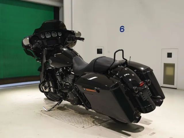 Harley-Davidson FLHXS1870 2023, чёрный, фото 6