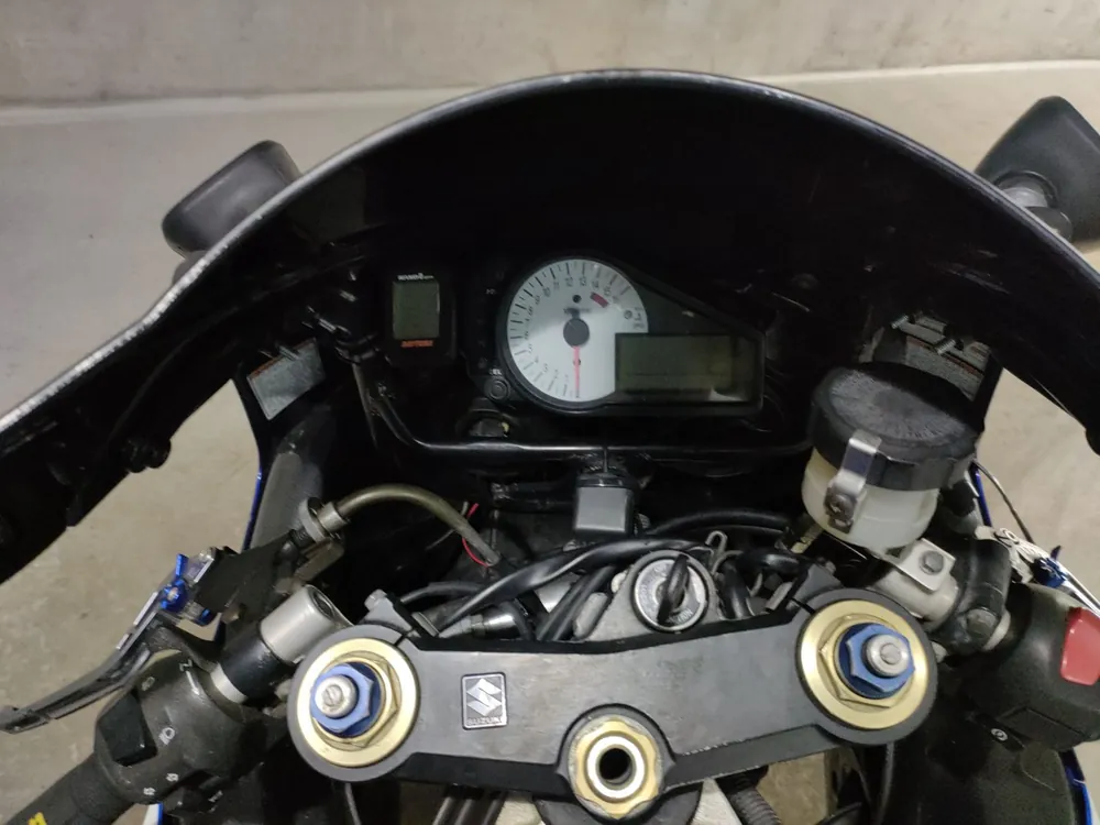 Suzuki GSX-R750 2001, белый, синий, фото 5