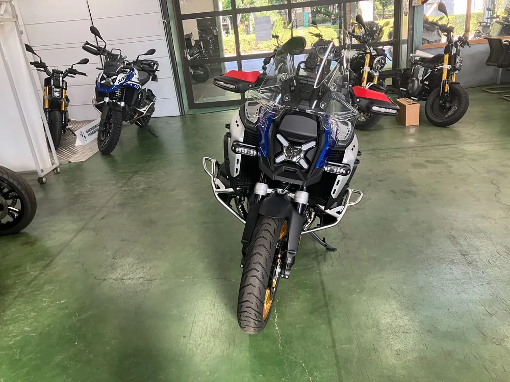 BMW R1300Gs Adv Asa 2026, white / blue, фото 3