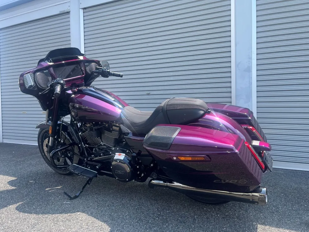 Harley-Davidson FLHXSE CVO 2026, фиолетовый, фото 9