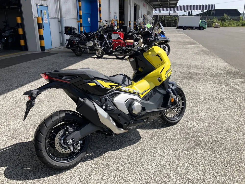 Honda X-ADV750 2025, жёлтый, фото 2