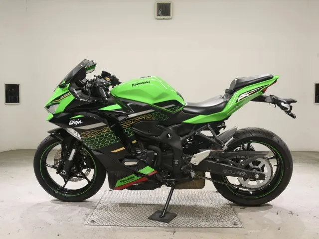 Kawasaki Ninja ZX-25R, black | green, фото 2