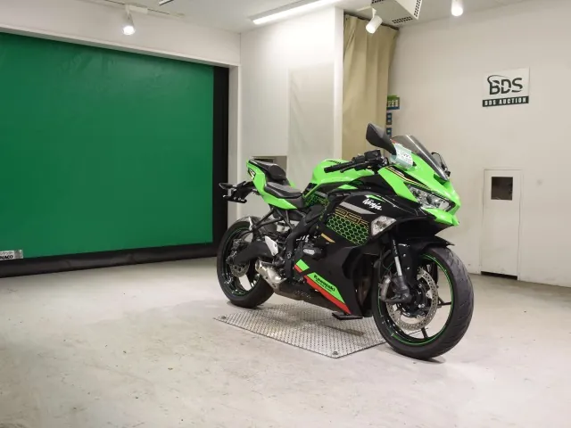 Kawasaki Ninja ZX-25R, black | green, фото 3