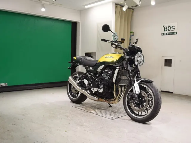 Kawasaki Z900RS 2025, зелёный, фото 3