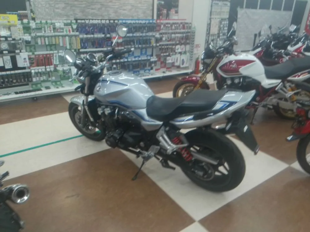 Honda CB1300 2024, серебристый, фото 5
