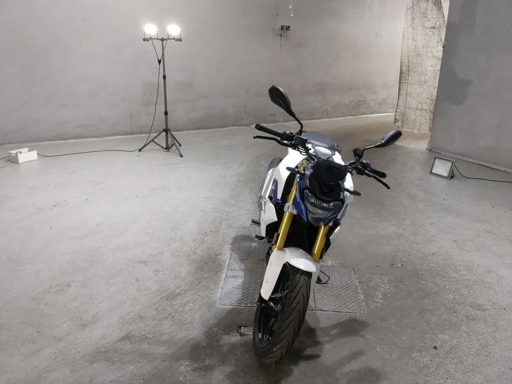 BMW G310R 2021, white / blue, фото 3