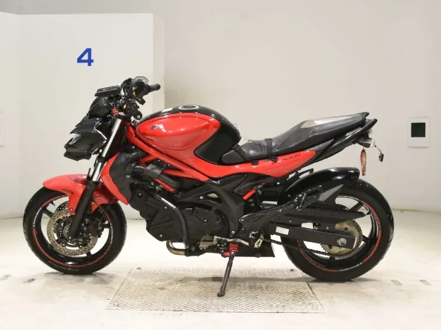 Suzuki Gladius 400 ABS 2010, красный, фото 2