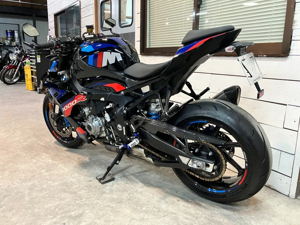 BMW M1000R 2024, чёрный, фото 9