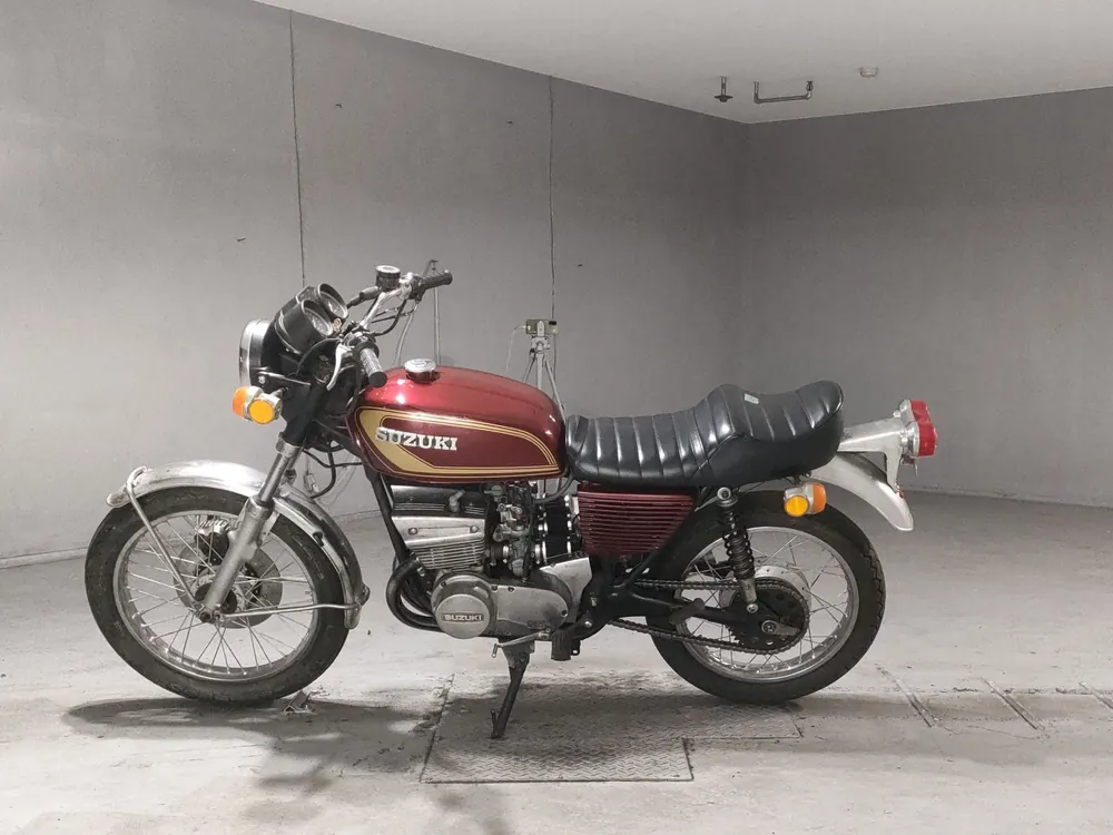 Suzuki GT380 2026, красный, фото 2