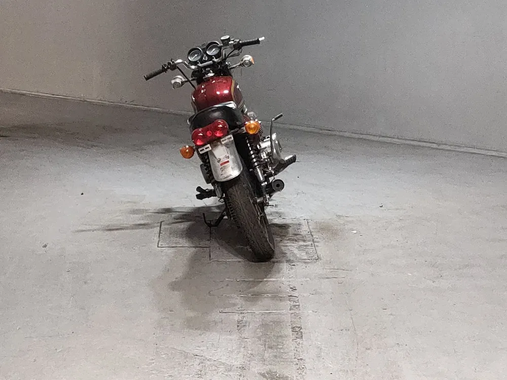Suzuki GT380 2026, красный, фото 4