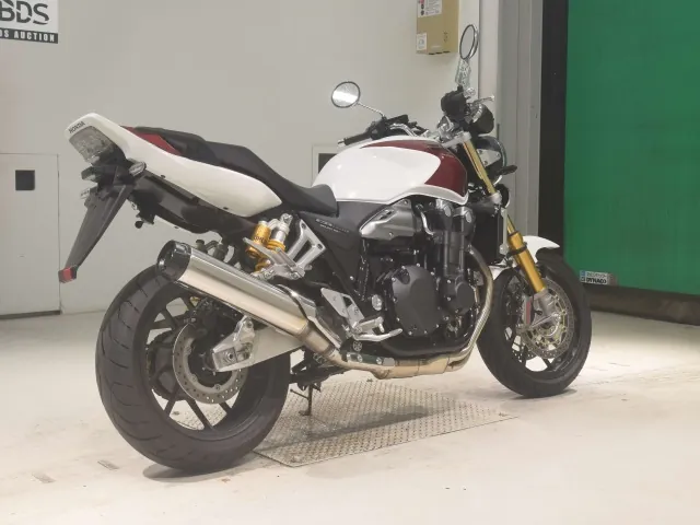Honda CB1300 2026, white | red, фото 5