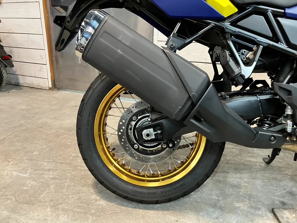 Suzuki V-Strom 800 2025, yellow / blue, фото 11