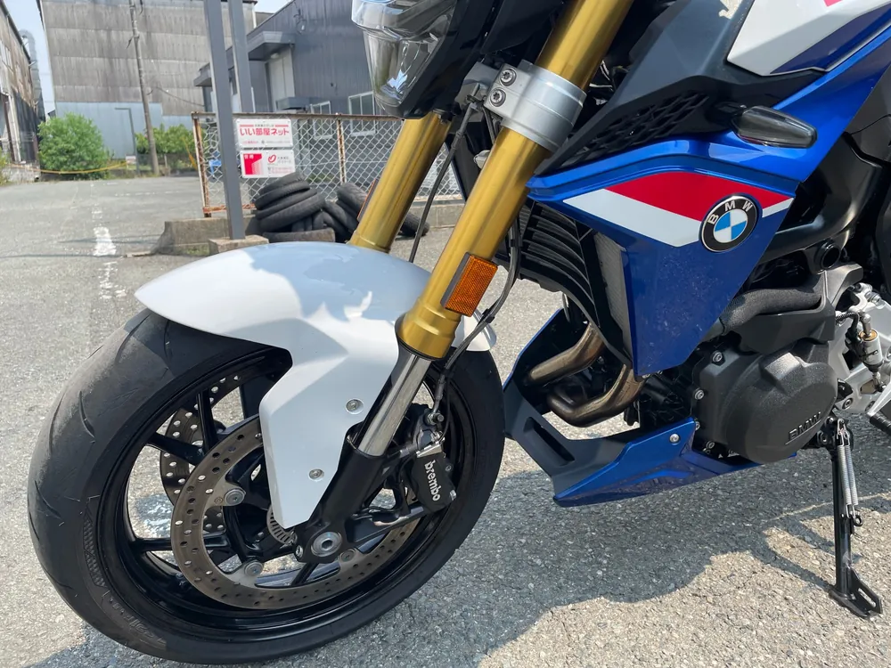 BMW F900R Base 2024, white / blue, фото 11