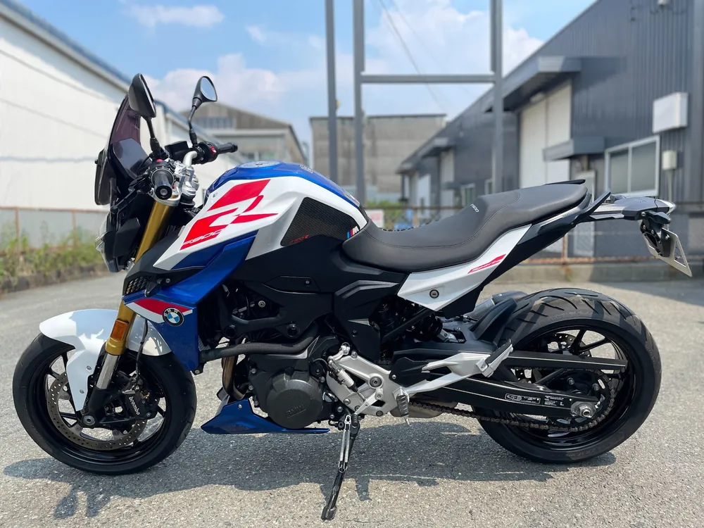 BMW F900R Base 2024, white / blue, фото 3