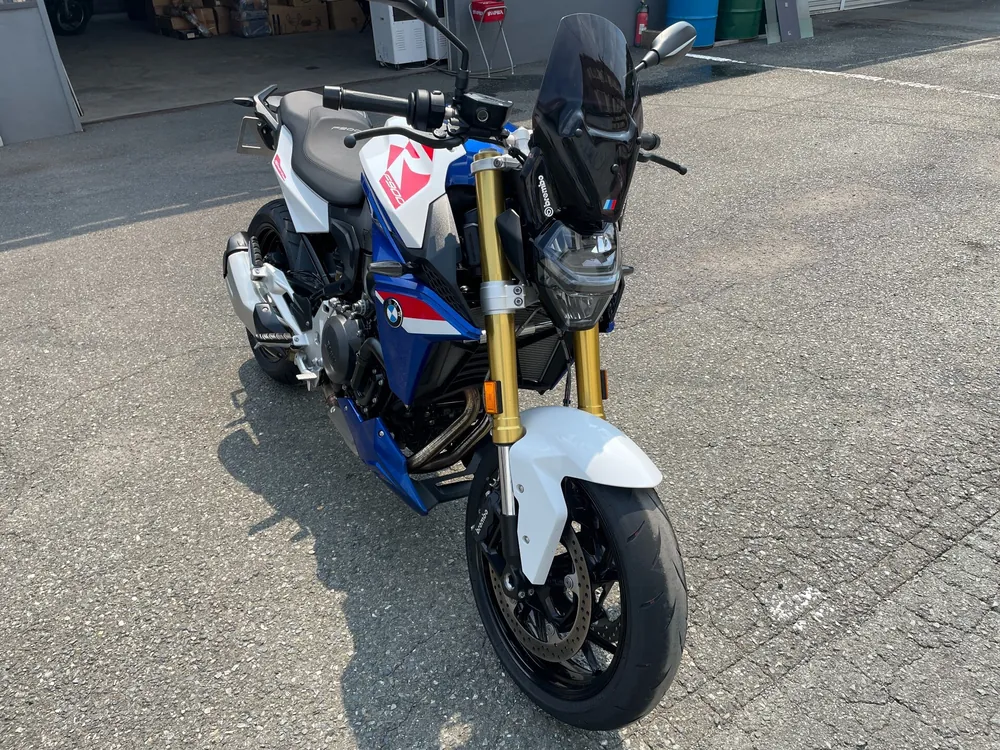 BMW F900R Base 2024, white / blue, фото 4