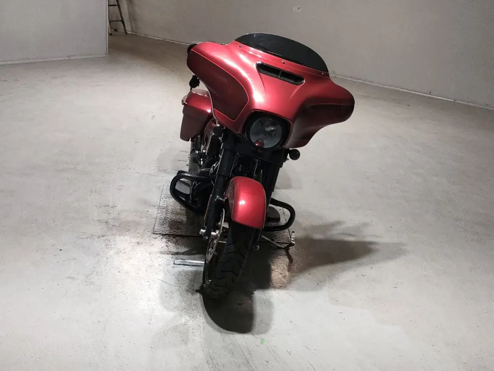 Harley-Davidson FLHXS1870 2023, красный, фото 3