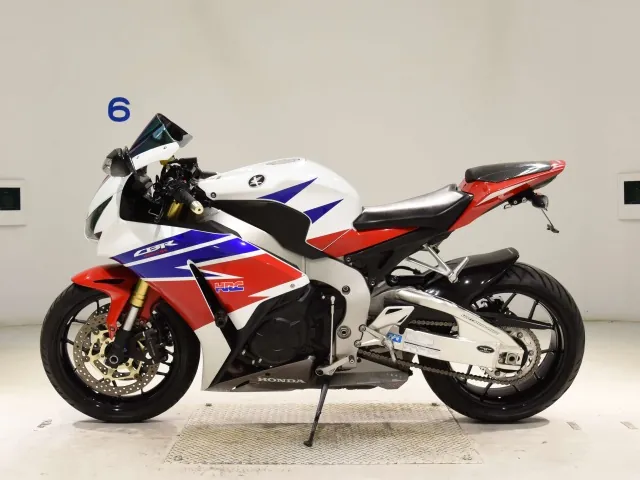 Honda CBR1000RR, белый, красный, синий, фото 2