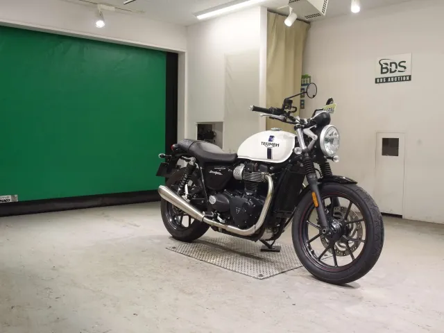 Triumph Street Twin 2019, белый, фото 3