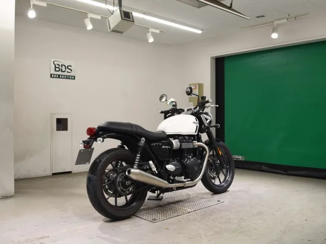 Triumph Street Twin 2019, белый, фото 5