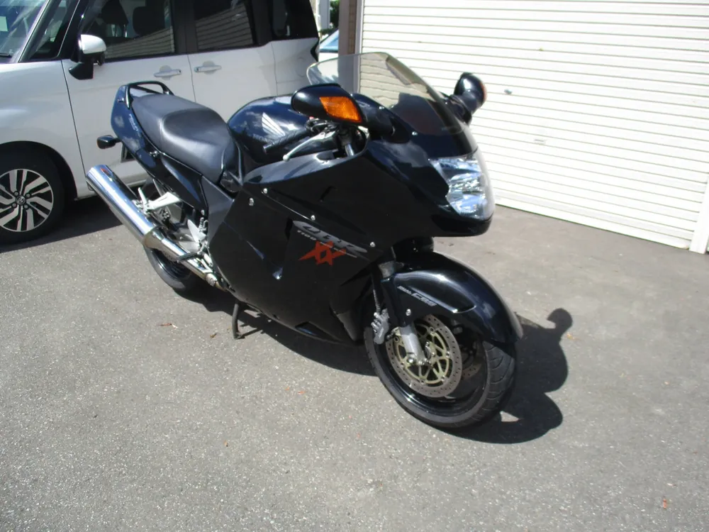 Honda CBR1100XX Super Blackbird 1999: самый быстрый мотоцикл до Hayabusa — 428 тысяч с аукциона Японии
