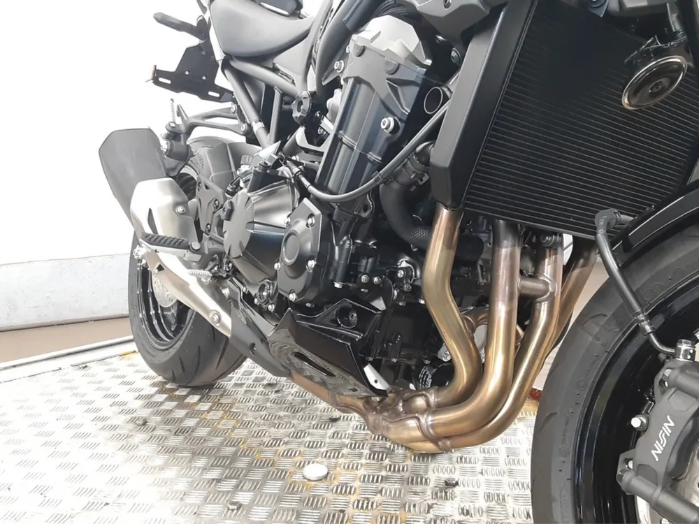 Kawasaki Z900 2025, black / gun m, фото 10