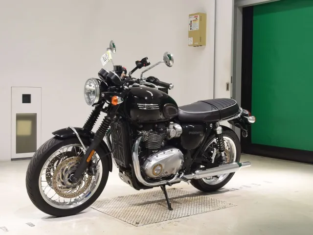 Triumph Bonneville T120 2022, чёрный, фото 4