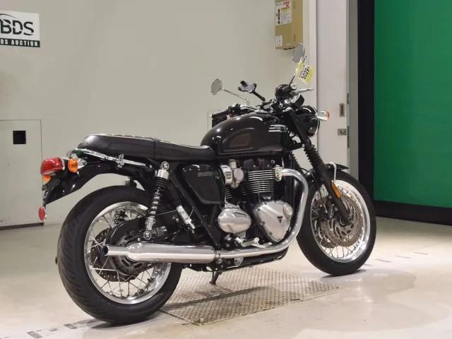 Triumph Bonneville T120 2022, чёрный, фото 5