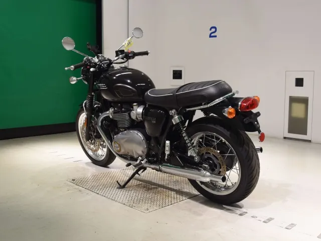 Triumph Bonneville T120 2022, чёрный, фото 6