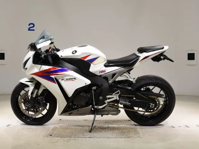Honda CBR1000RR 2012, белый, фото 2