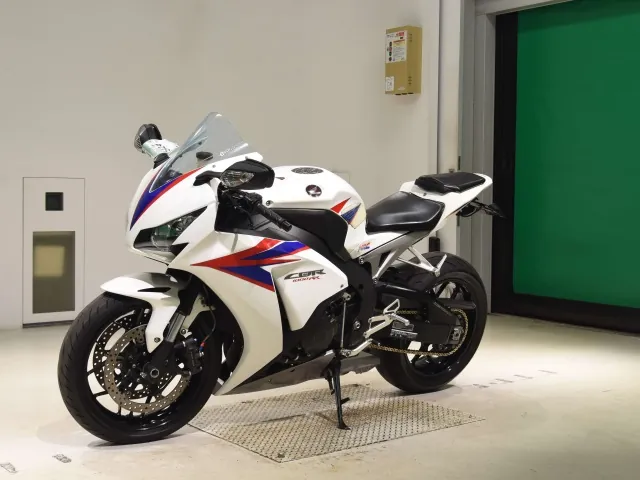 Honda CBR1000RR 2012, белый, фото 4