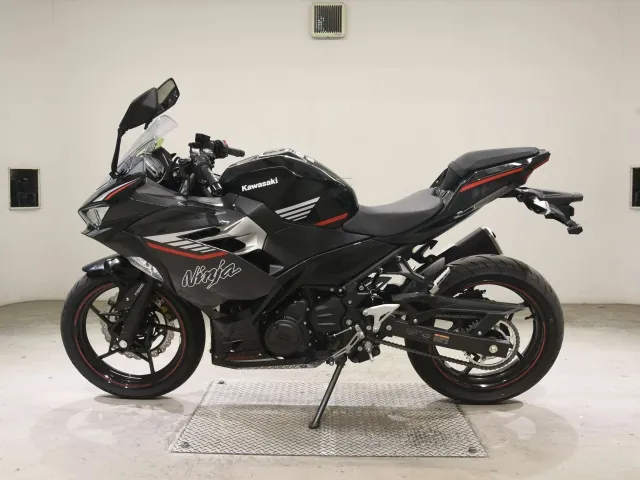 Kawasaki Z400 2025, чёрный, фото 2