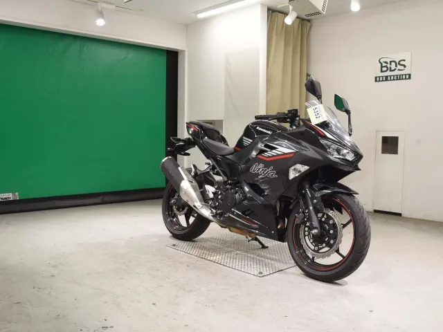 Kawasaki Z400 2025, чёрный, фото 3