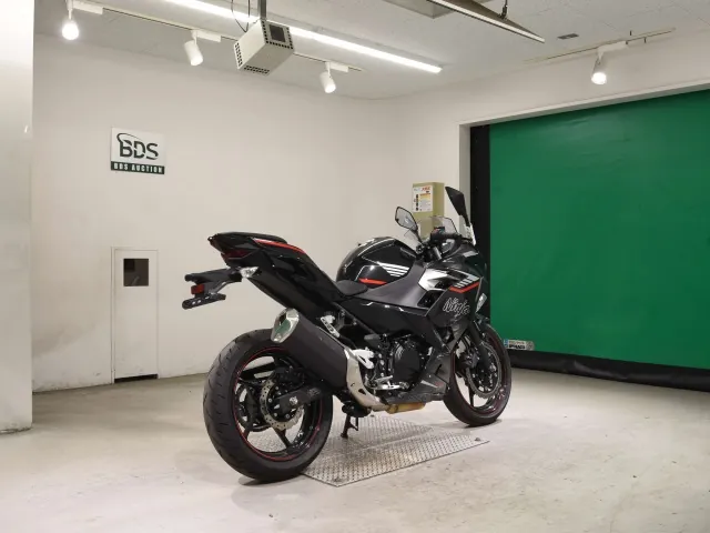 Kawasaki Z400 2025, чёрный, фото 5