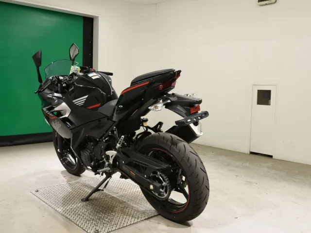 Kawasaki Z400 2025, чёрный, фото 6
