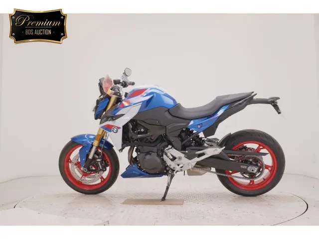 BMW F900R 2026, white | red | blue, фото 2