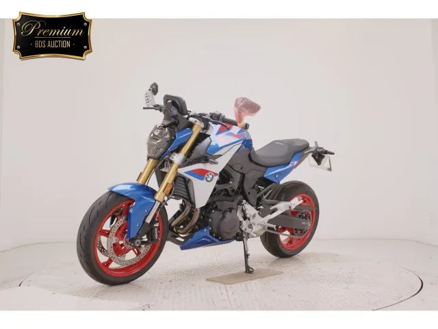 BMW F900R 2026, white | red | blue, фото 4