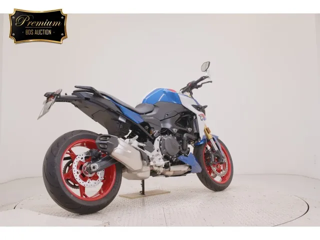BMW F900R 2026, white | red | blue, фото 5
