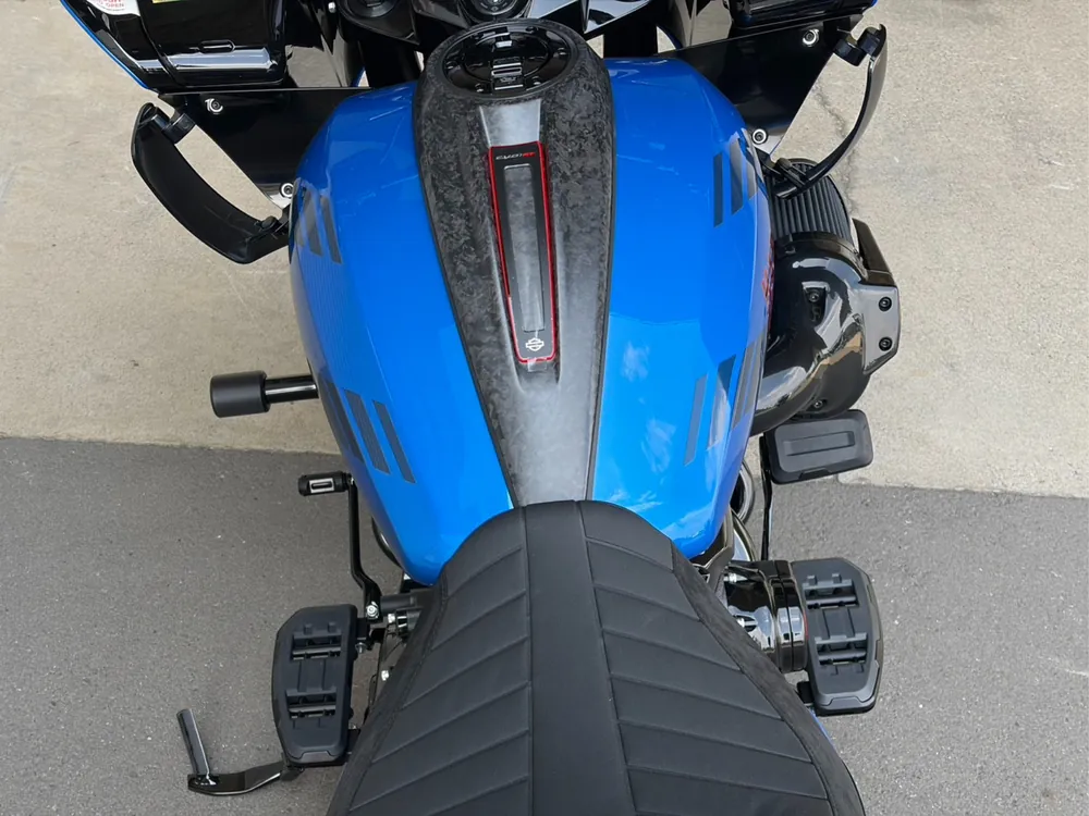 Harley-Davidson FLTRXSTSE CVO 2026, синий, фото 12