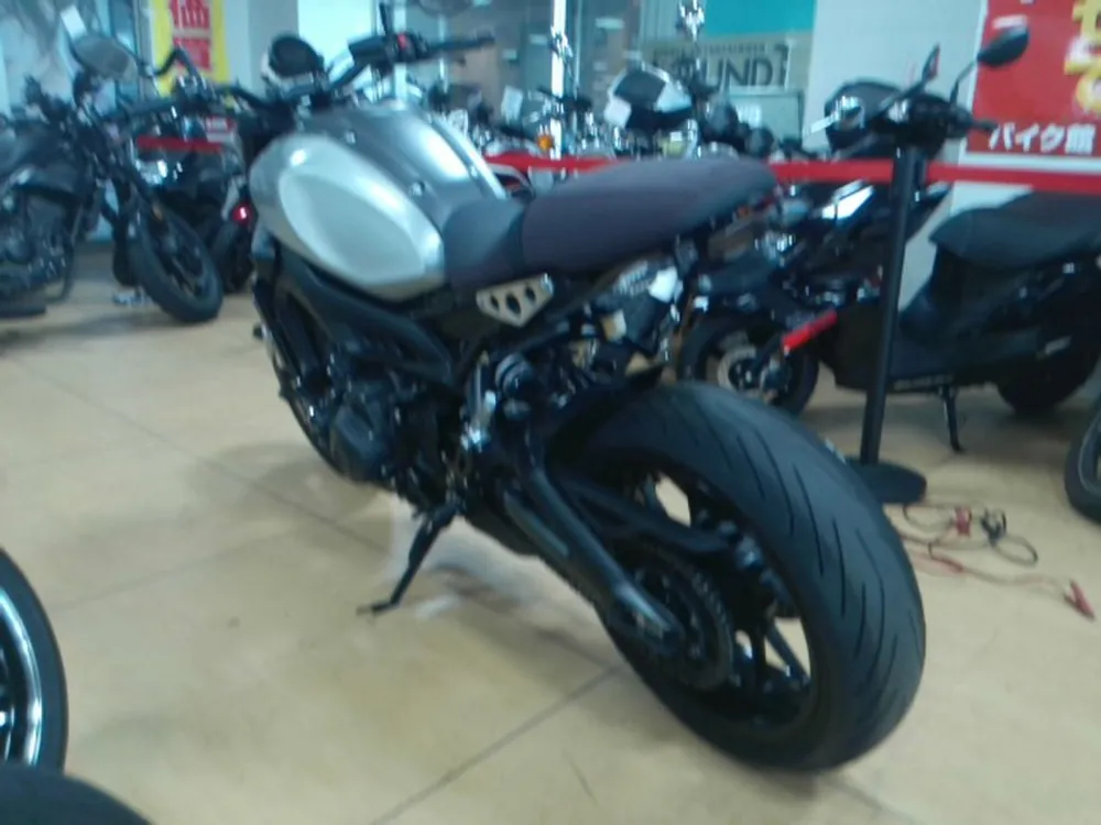 Yamaha XSR900 2016, серебристый, фото 4