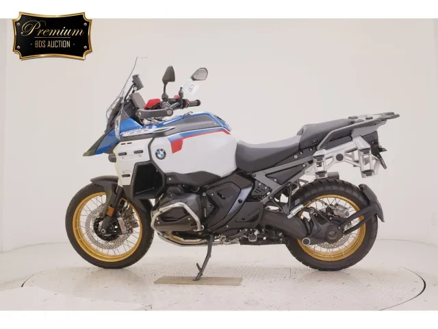 BMW R1300GS Adventure 2025, white | red | blue, фото 2