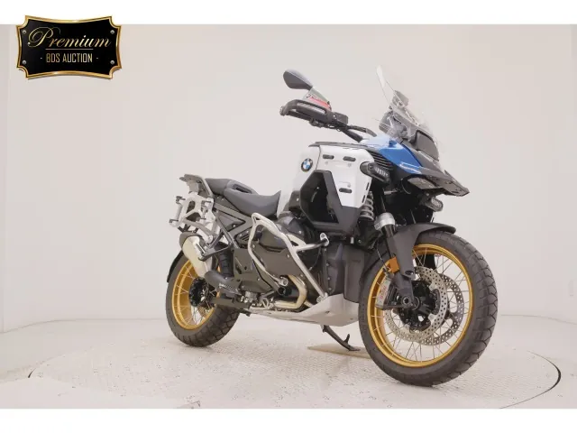 BMW R1300GS Adventure 2025, white | red | blue, фото 3